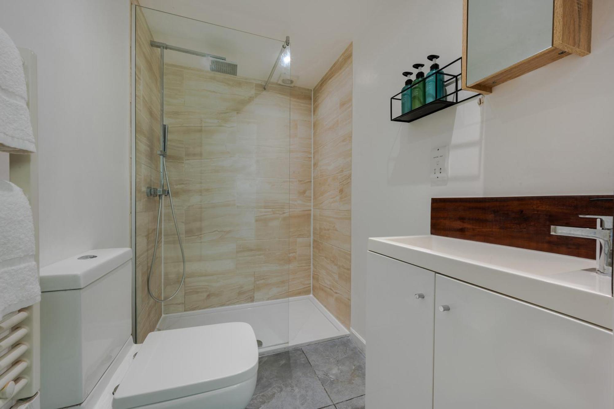 Stylish Two Bedroom Apartment By Central London With Garden Экстерьер фото