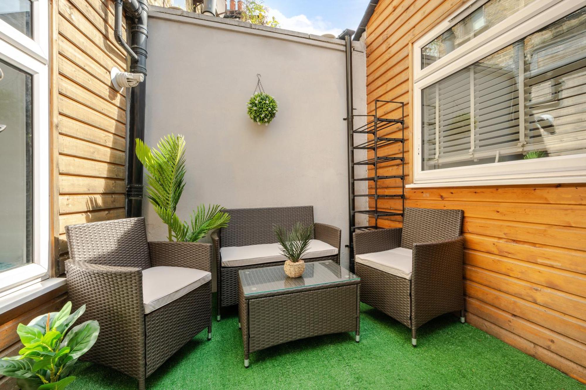 Stylish Two Bedroom Apartment By Central London With Garden Экстерьер фото